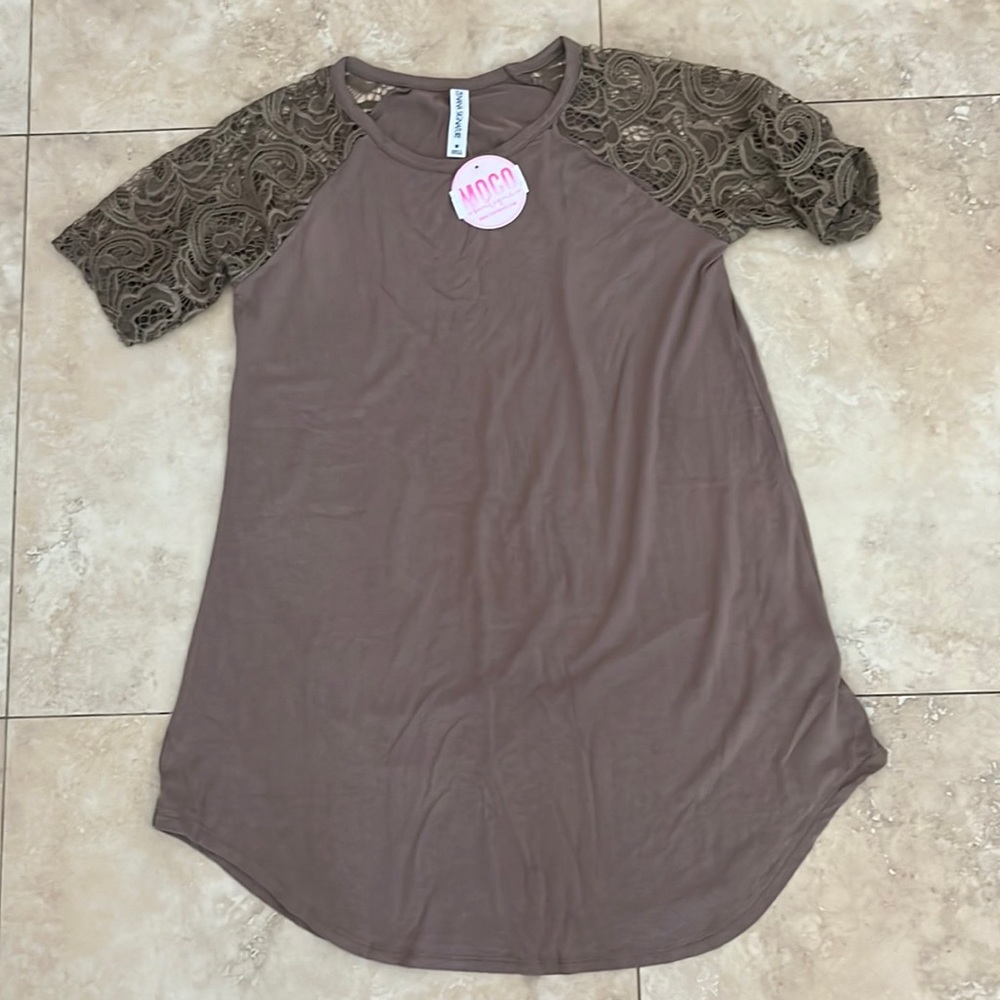 Women’s Medium Zenana Signature Mocha Lace Sleeve Blouse